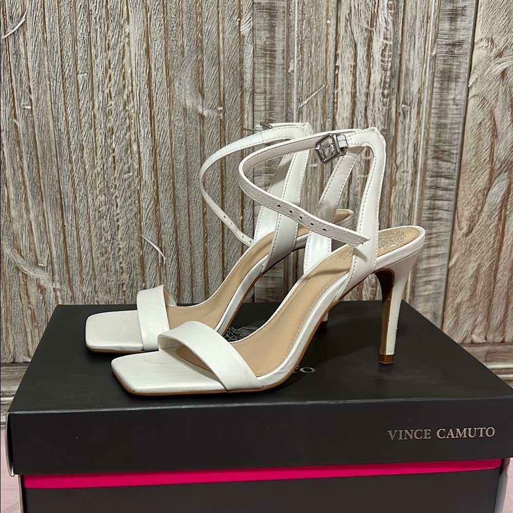 Vince Camuto White Heels - Picture 6 of 9